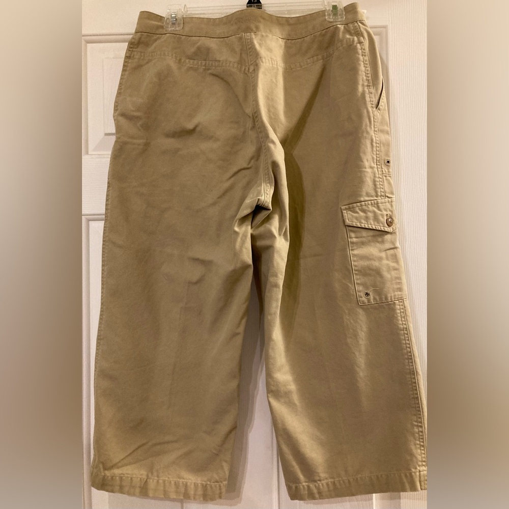 Ralph Lauren size 10, khaki capris - Picture 3 of 4